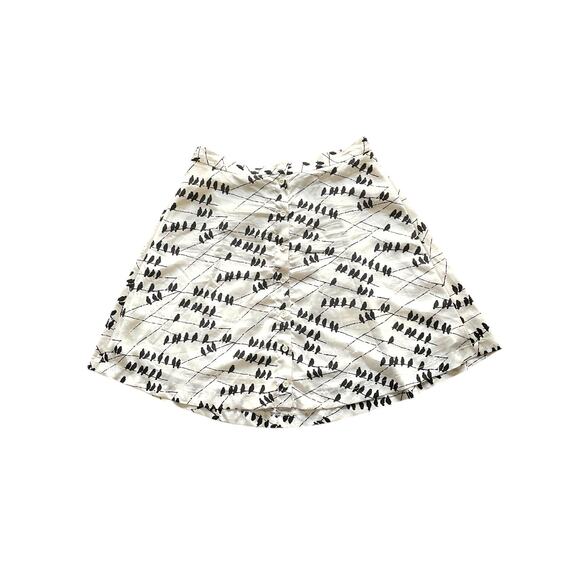 FOREVER 21, SIZE LARGE, WHITE SKIRT WITH BLACK BIRDS - Picture 1 of 3